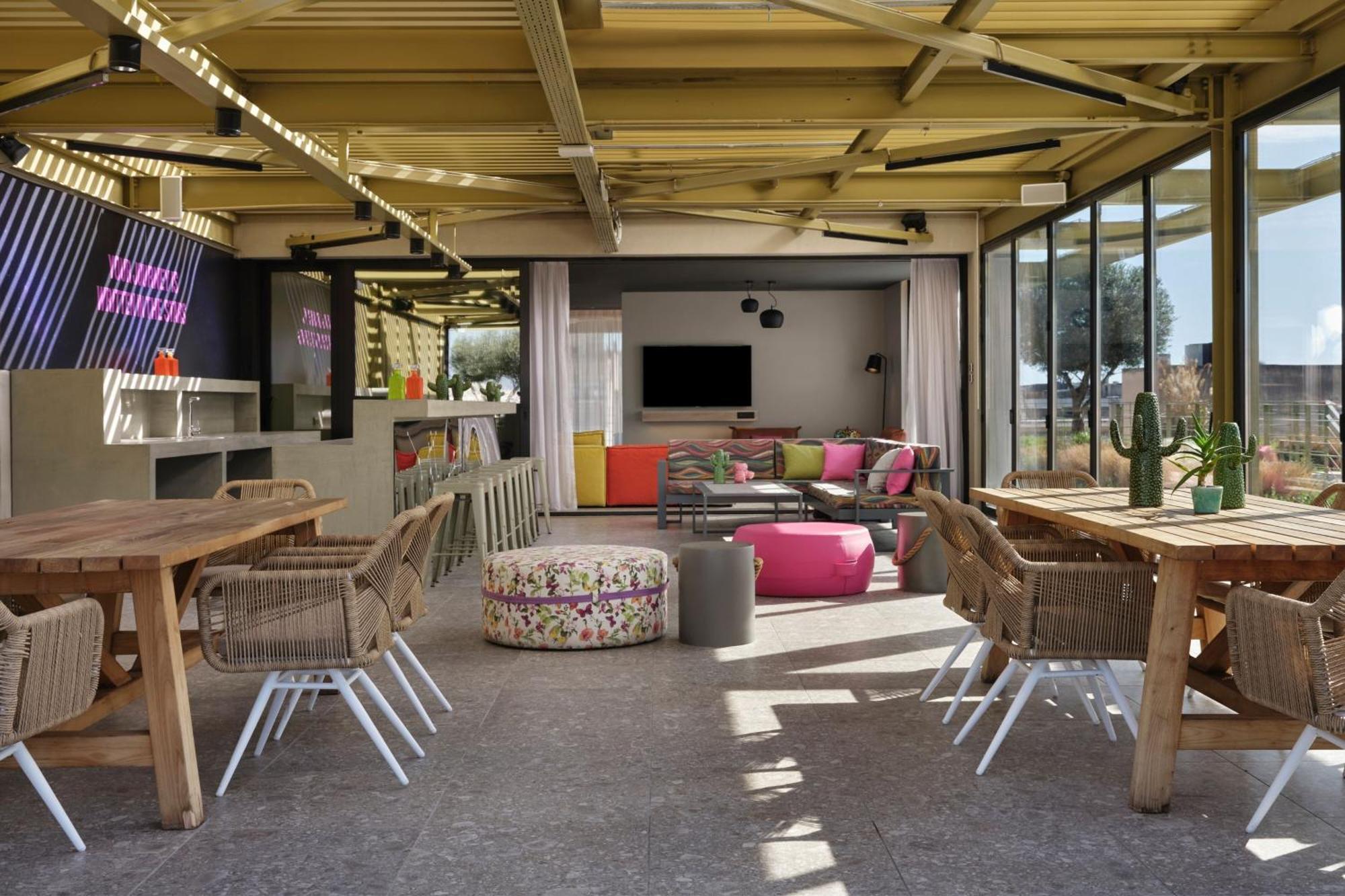 Moxy Athens City Exterior photo