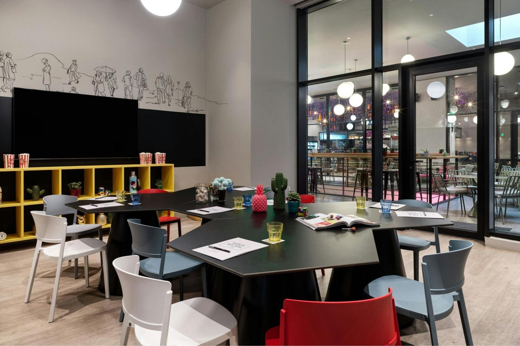Moxy Athens City Exterior photo